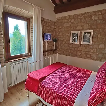 Modern In Foligno Loc With Pool Vakantiehuis