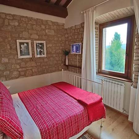 Vakantiehuis Modern In Foligno Loc With Pool *