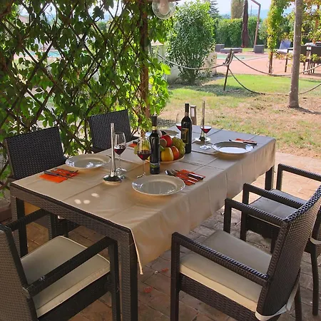 Modern In Foligno Loc With Pool Vakantiehuis
