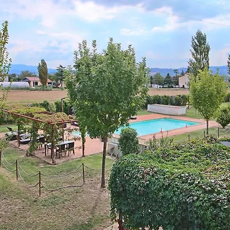 Modern In Foligno Loc With Pool *