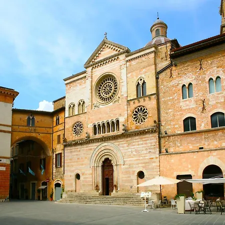 Modern In Foligno Loc With Pool * Case Vecchie