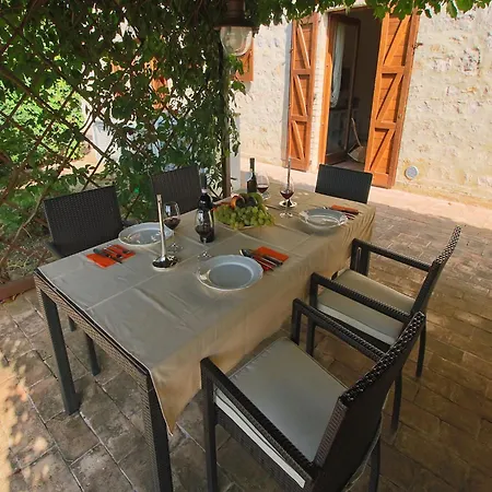 Vakantiehuis Modern In Foligno Loc With Pool Case Vecchie