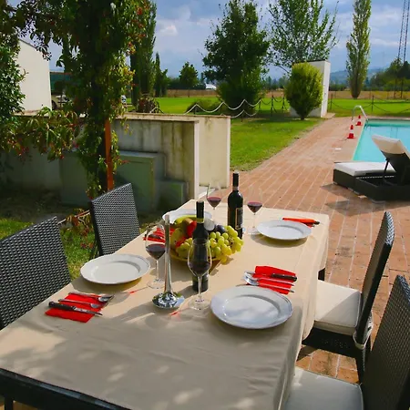 Feriehus Modern In Foligno - Loc With Pool Case Vecchie