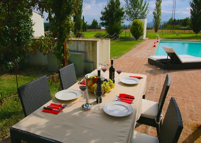 Feriehus Modern In Foligno - Loc With Pool Case Vecchie