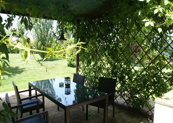 Feriehus Modern In Foligno - Loc With Pool Case Vecchie